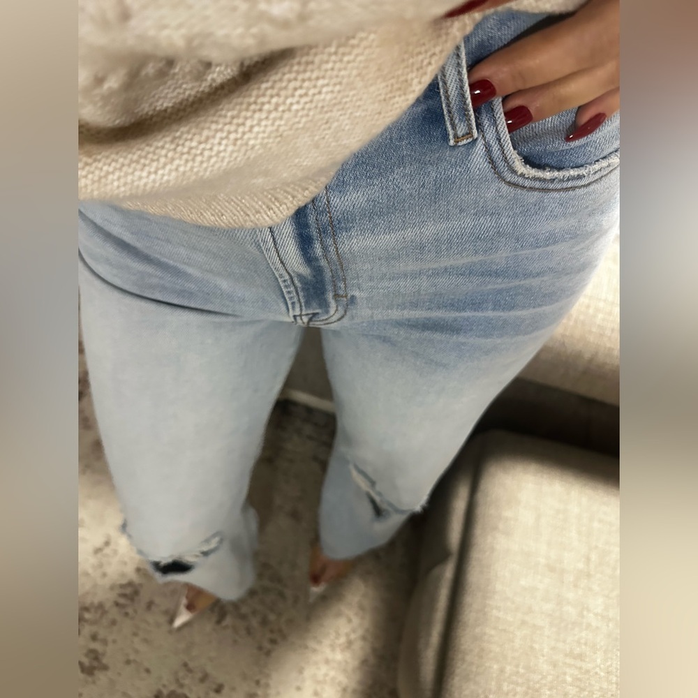 New🩷 Soft Light Wash High-Rise Wide Straight Jeans - Picture 4 of 11